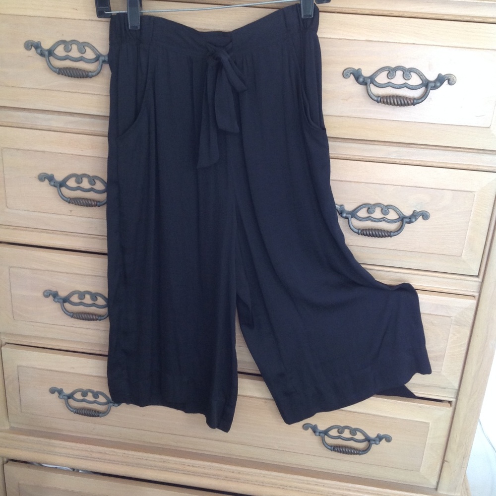 Black Capri's Forever 21